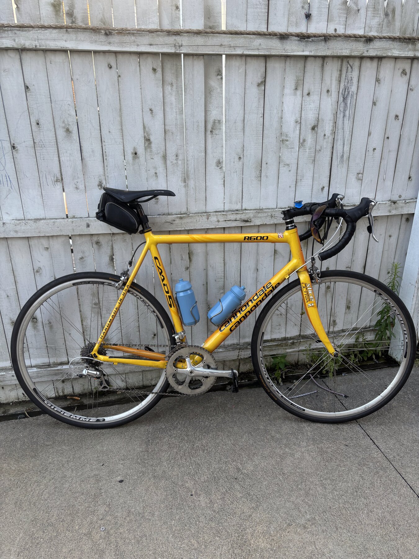Yellow Cannondale CAAD5 R600 road bike